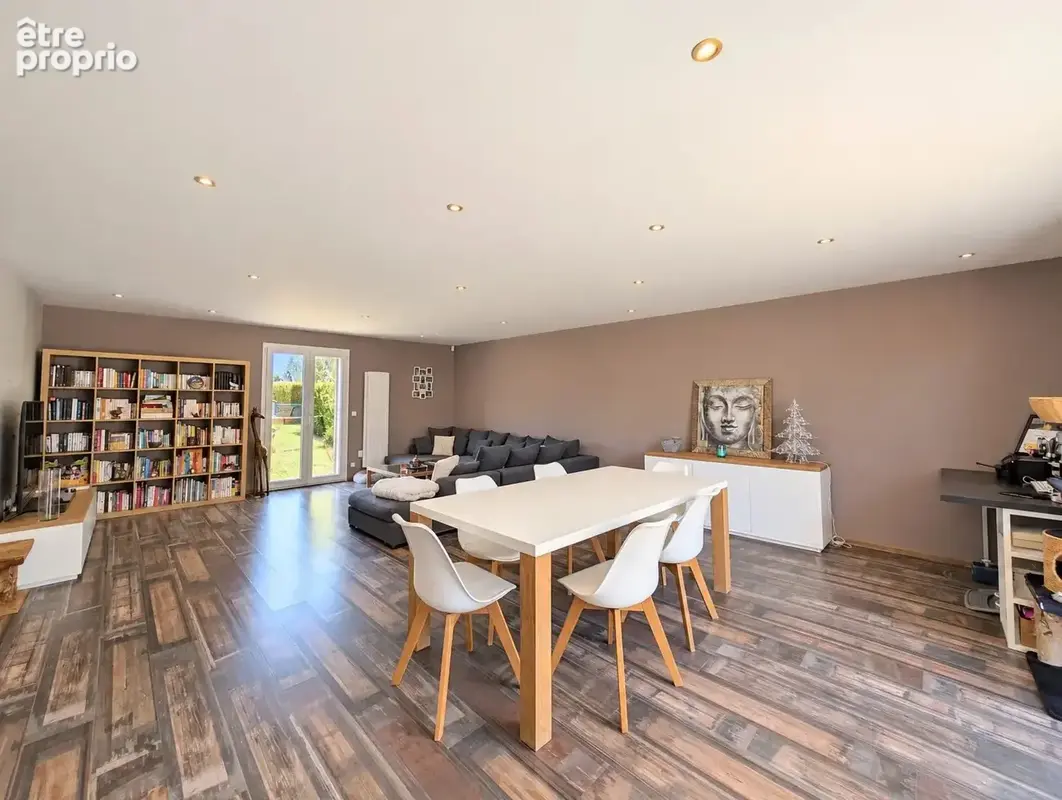 Ref 2153 - Maison familiale – 4 chambres, jardin et double garage - photo 4