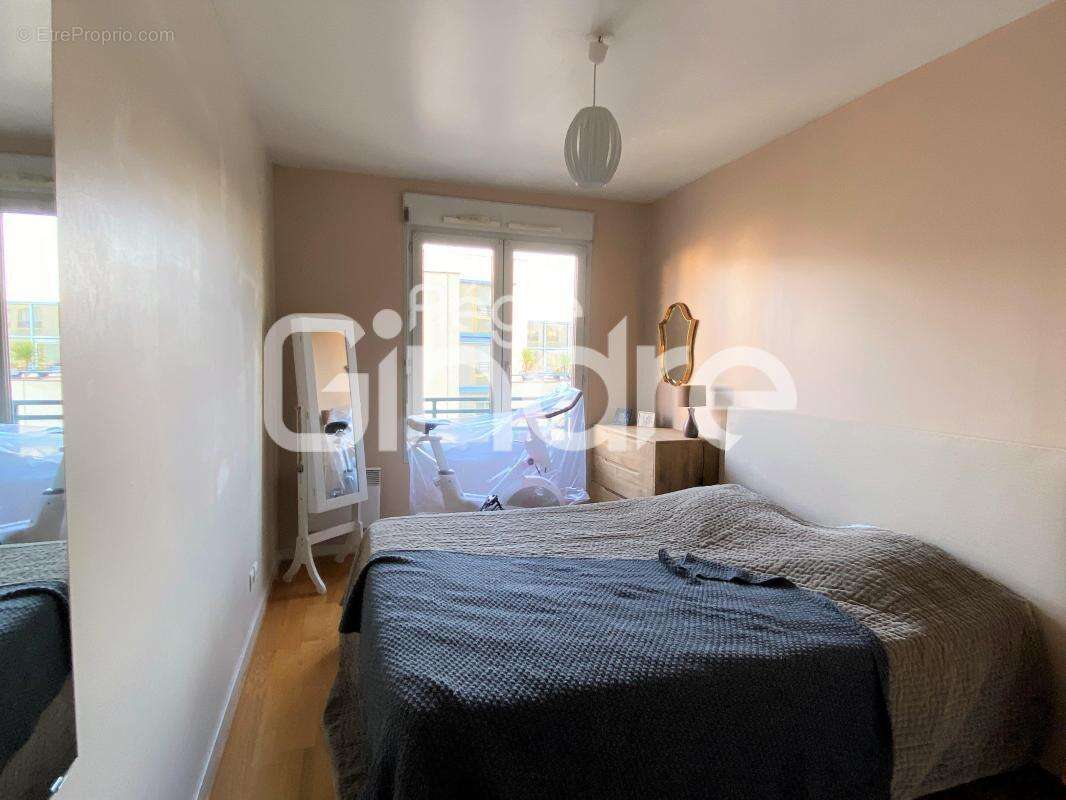 Vente - Appartement - 2 pièces + cuisine - 51 m² - 265 000 € - - photo 2
