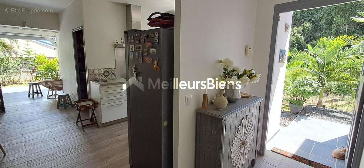Maison familiale 4 pièces avec jardin de 591 m² à Petit-Bourg - photo 3