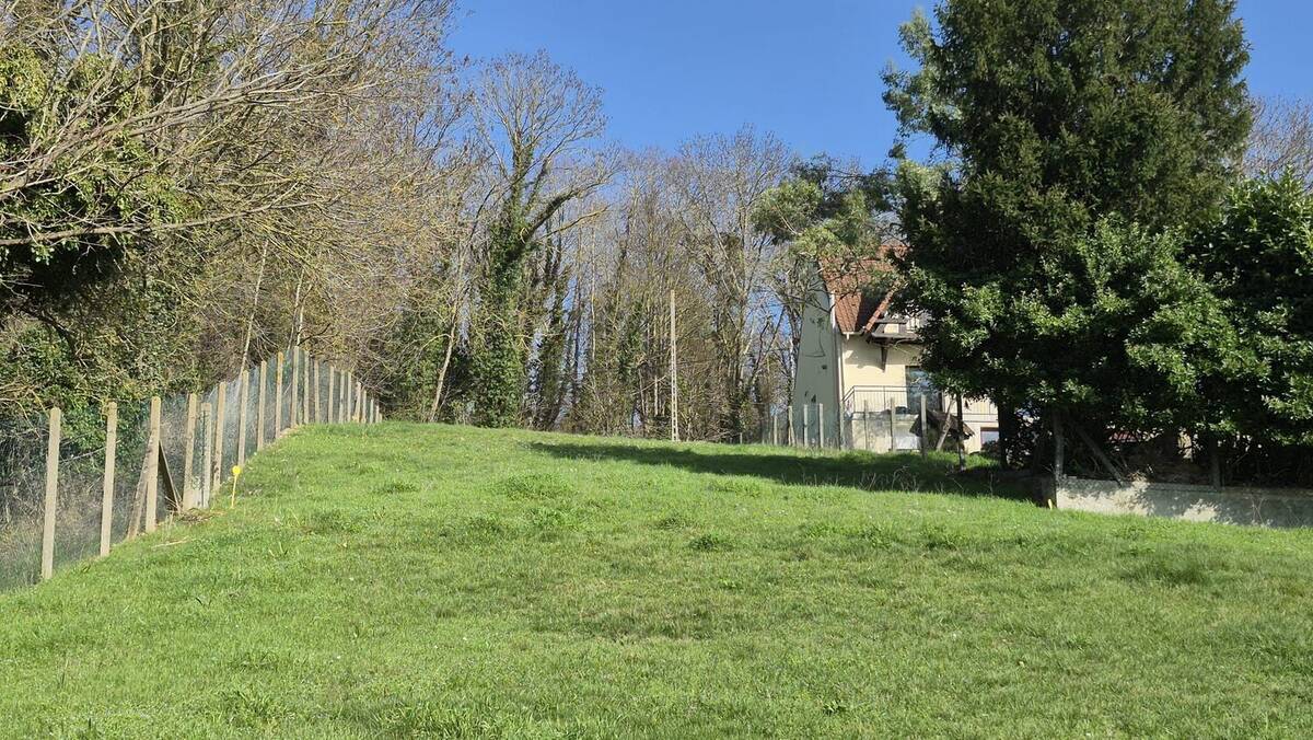 Terrain à NEZEL