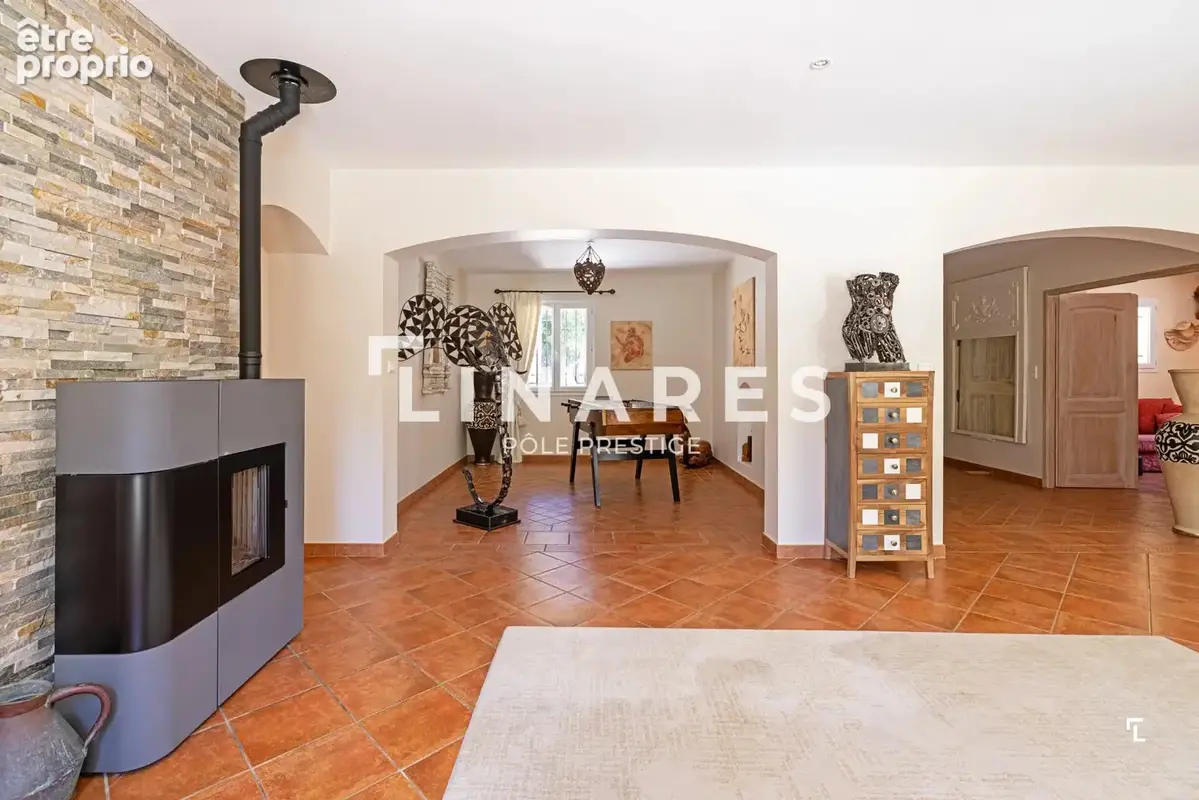 Villa LA NIEGA - Propriété familiale de 240m2 avec piscine et un appartement  T2 indépendant  - Ventabren - photo 8
