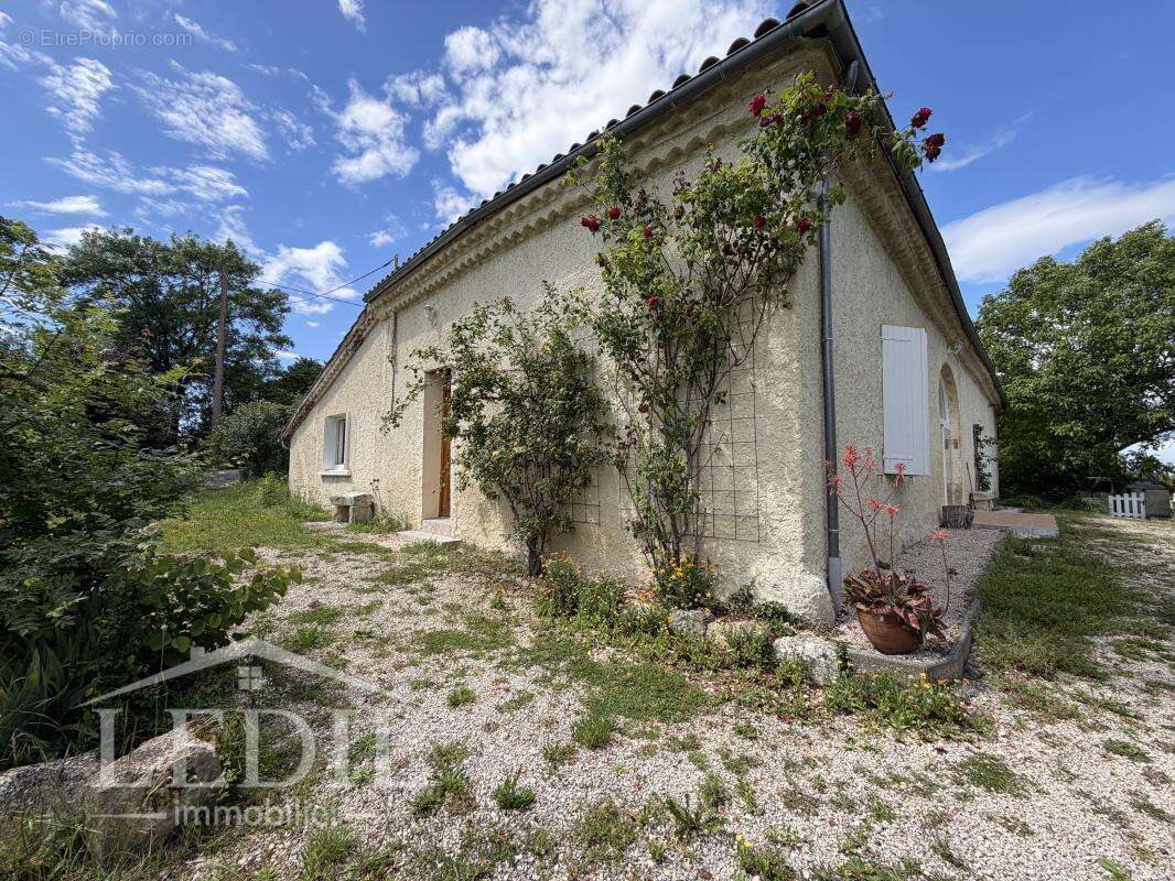Maison à VIC-FEZENSAC