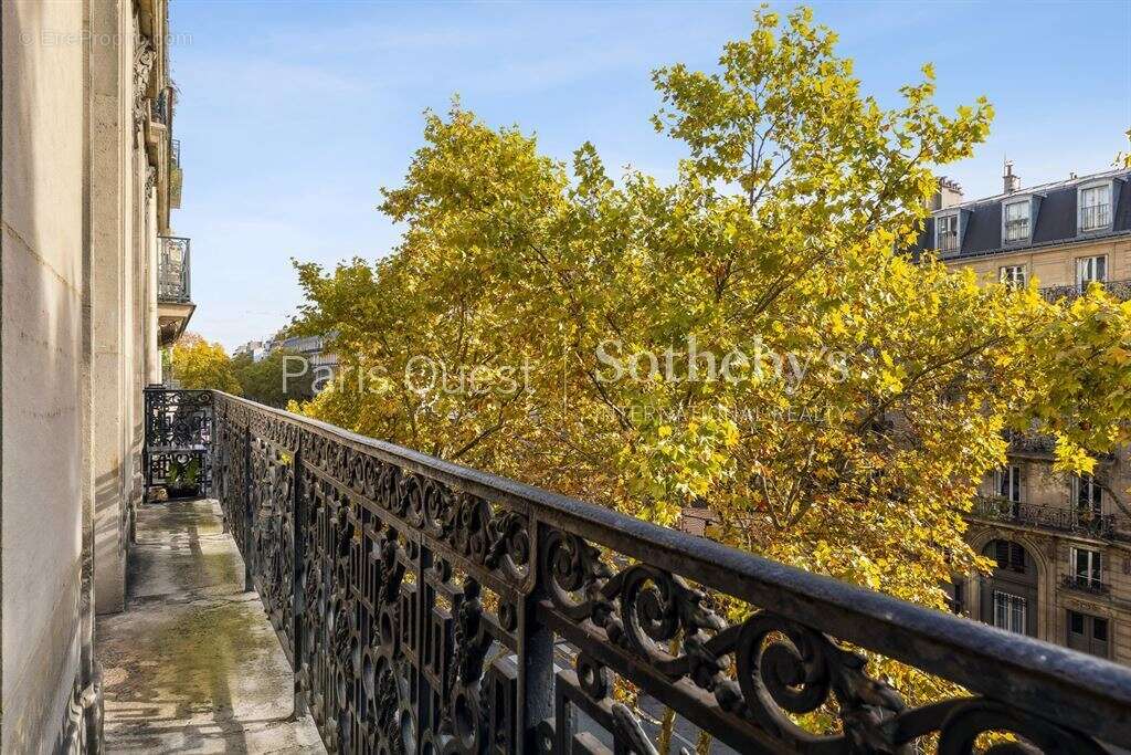 Appartement à PARIS-8E