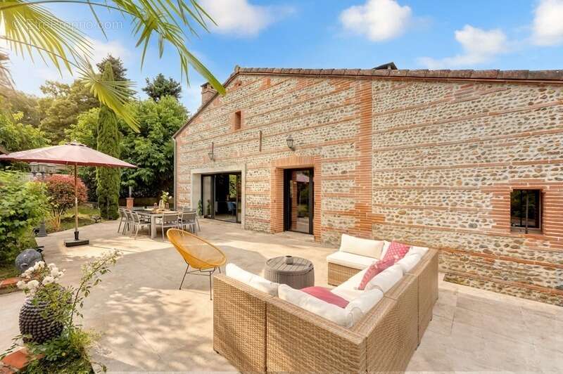 LAGRÂCE-DIEU – Charmante toulousaine familiale de 215 m² avec piscine sur un terrain de 1 500 m² - photo 11