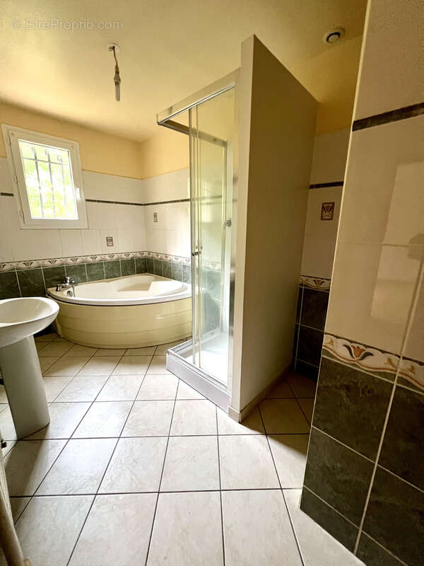 Maison à LAROQUE-DE-FA