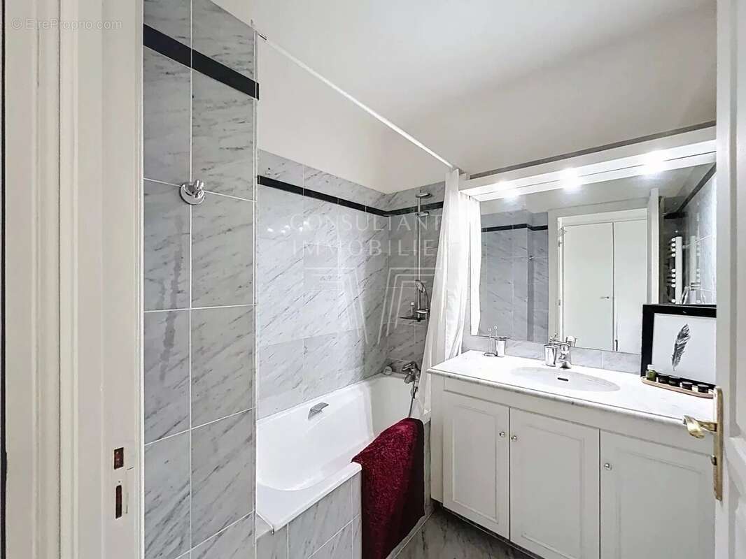 Place de la madeleine - pied-a-terre lumineux - photo 8