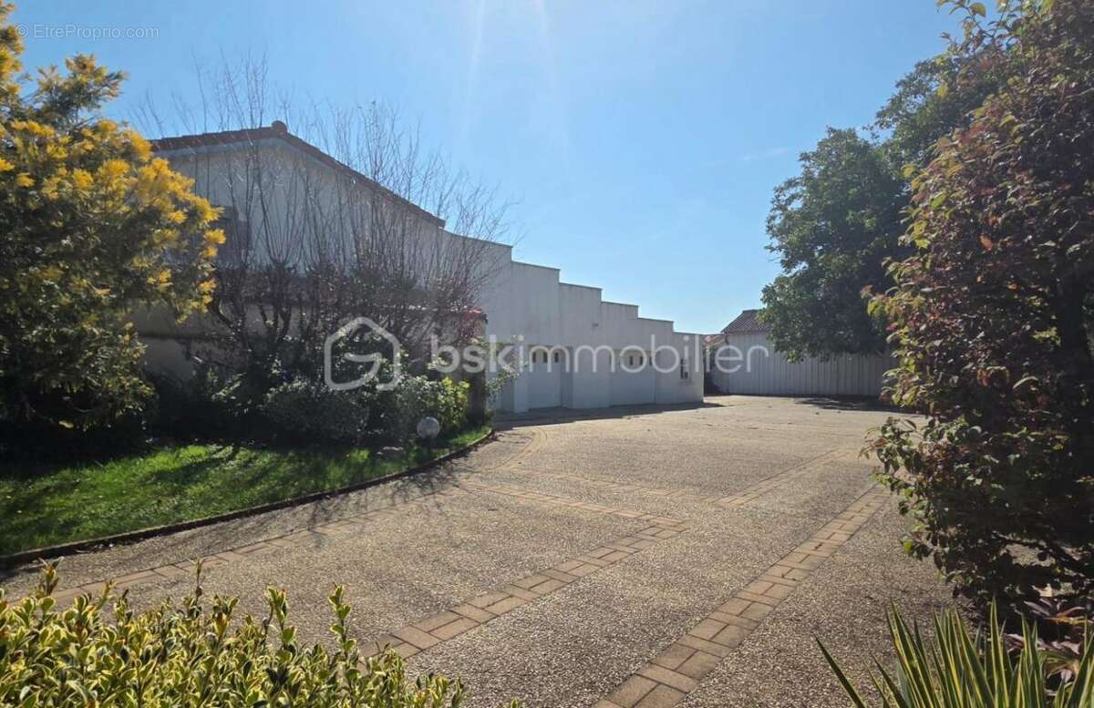 Maison à VERNOUX-EN-GATINE