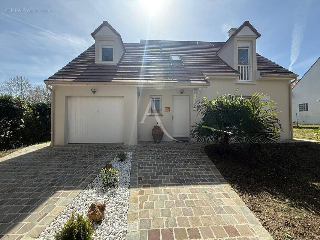 Maison à SAINT-THIBAULT-DES-VIGNES