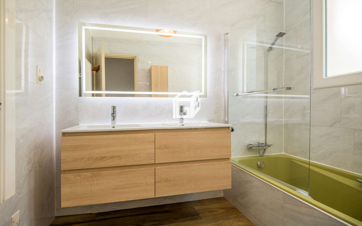 Maison à SALLES-CURAN