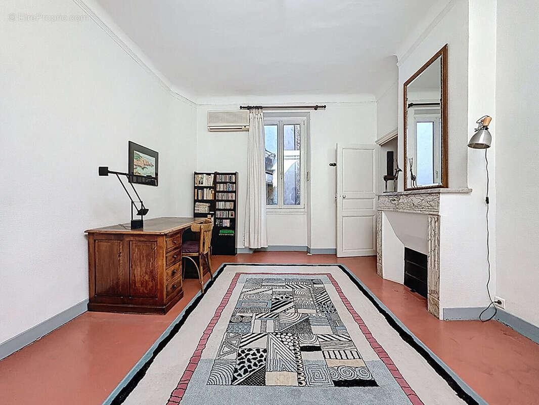 Appartement à MARSEILLE-1E