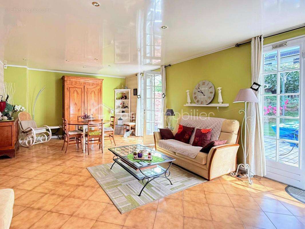 Maison spacieuse avec terrasse et jardin dans un cadre serein - photo 5