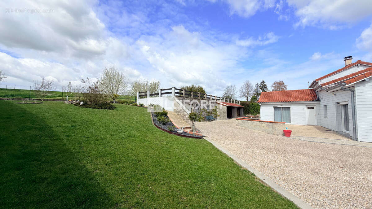 Maison à DOMMARTIN-VARIMONT