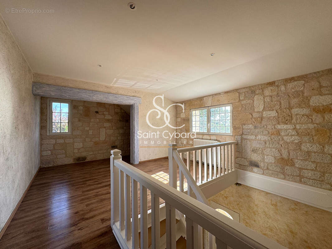 Maison à ROULLET-SAINT-ESTEPHE