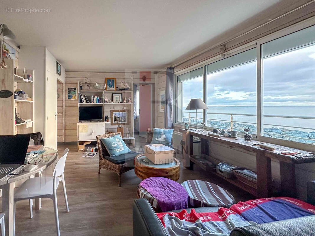 Appartement à FOURAS