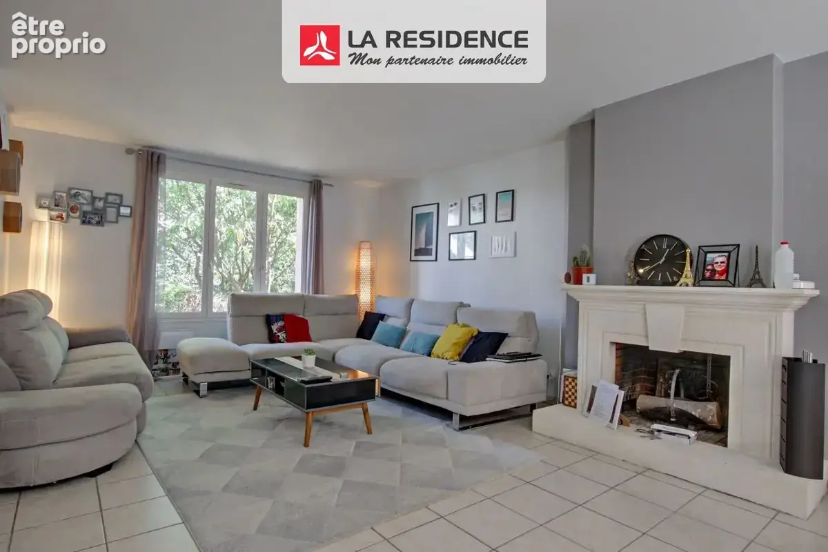 Maison à LE MESNIL-SAINT-DENIS