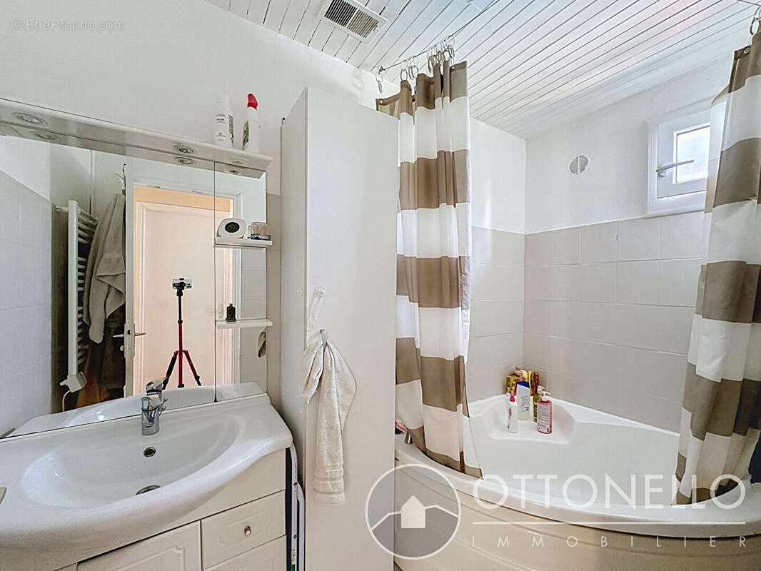 Maison à ROQUEBRUNE-SUR-ARGENS