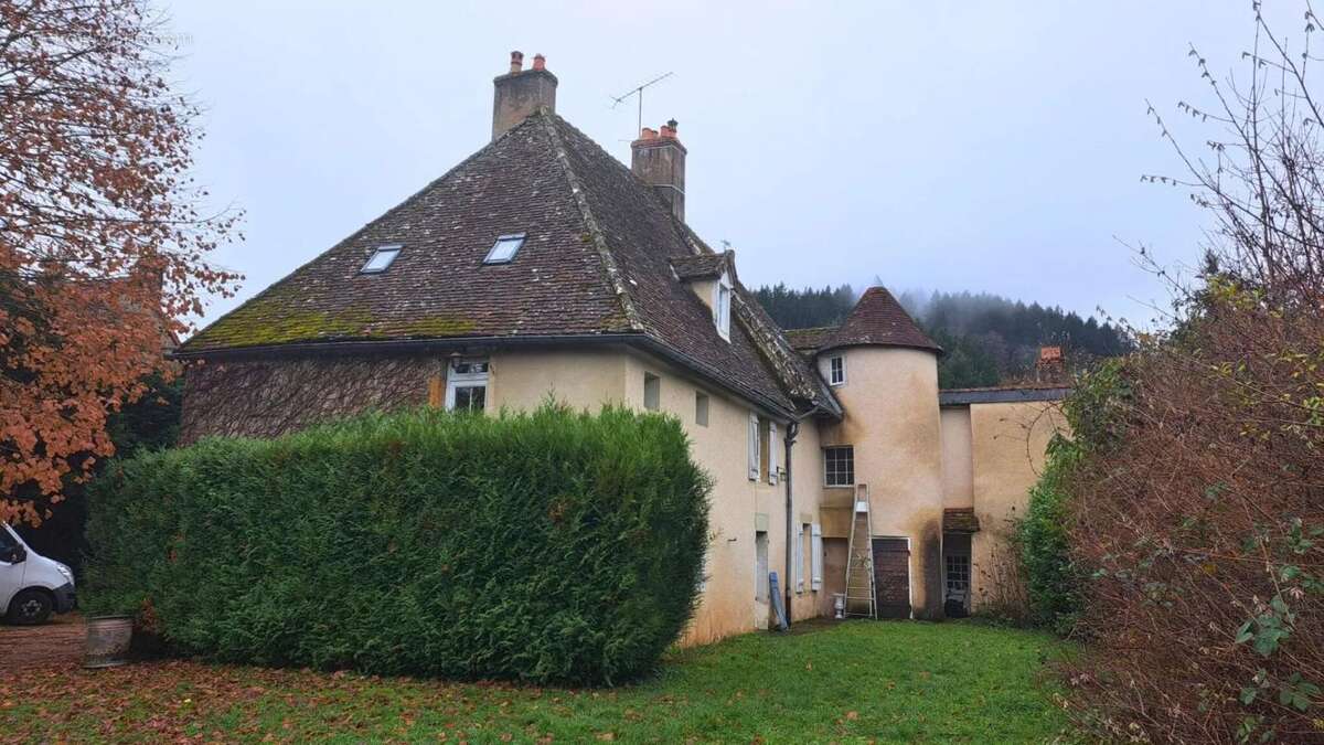 Maison à LUCENAY-L&#039;EVEQUE