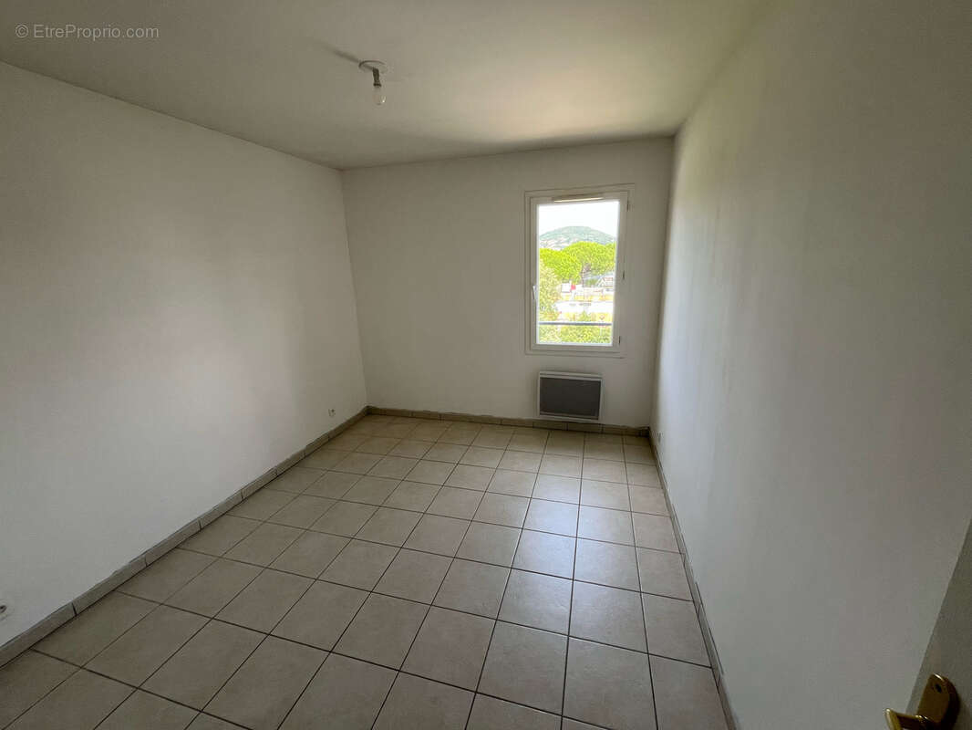 Appartement T4 traversant de 87 m2 avec terrasse, garage et parking   Manosque - photo 10