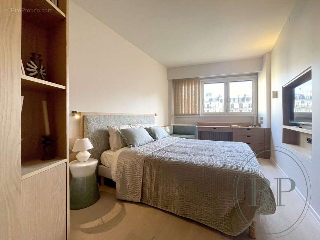 Appartement à PARIS-7E