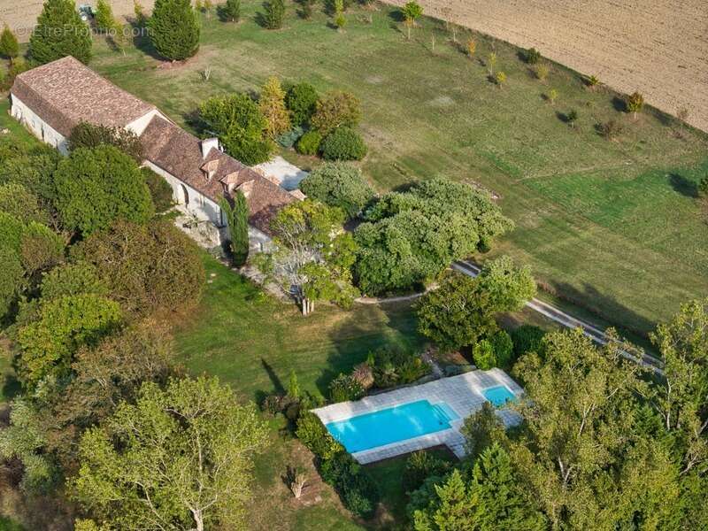 Belle propriété historique en pierre avec parc arboré - Dépendances et piscine - à vendre - proche de CASTILLONNES (47) - photo 24