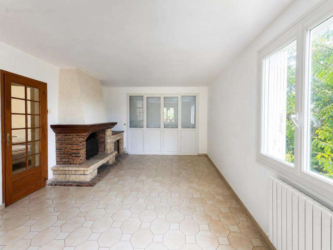Maison de 4 pièces de 275 m² à Bourges - photo 3