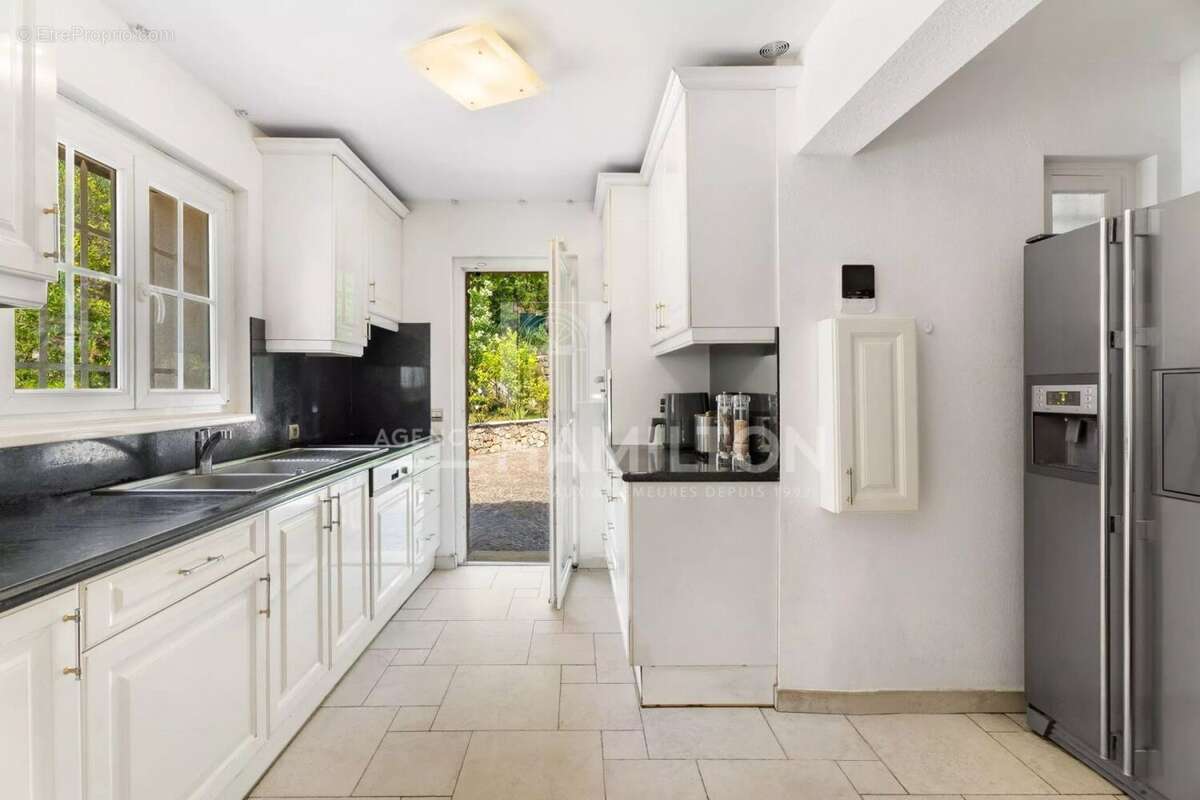 Maison à CHATEAUNEUF-GRASSE