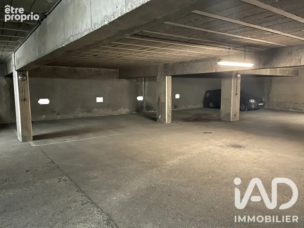 Photo 1 - Parking à PARIS-10E