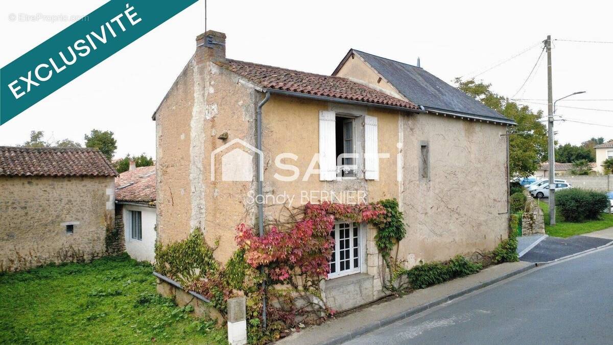 Photo 1 - Maison à ROCHES-PREMARIE-ANDILLE