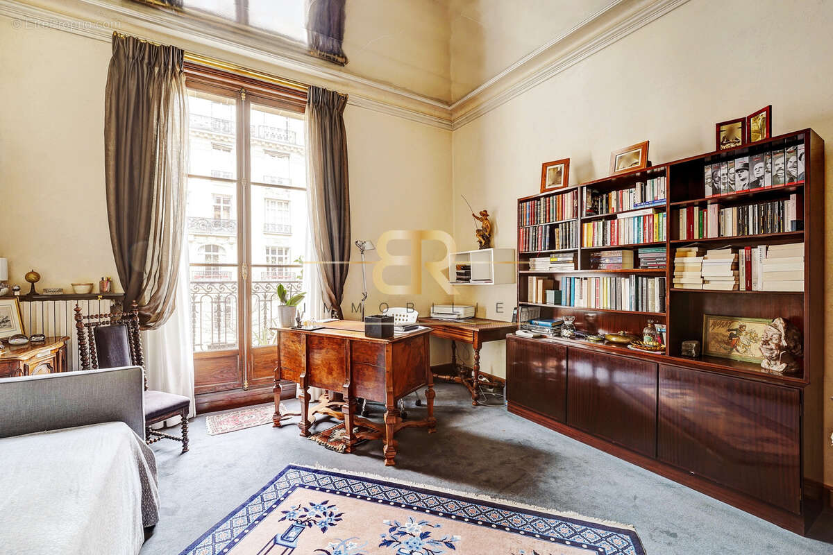 Appartement à PARIS-7E