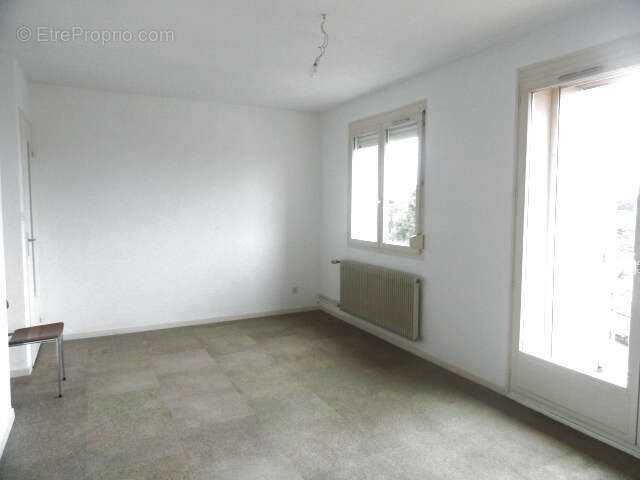 BEL APPARTEMENT F4/5 donnant sur balcon avec vue panoramique - photo 2