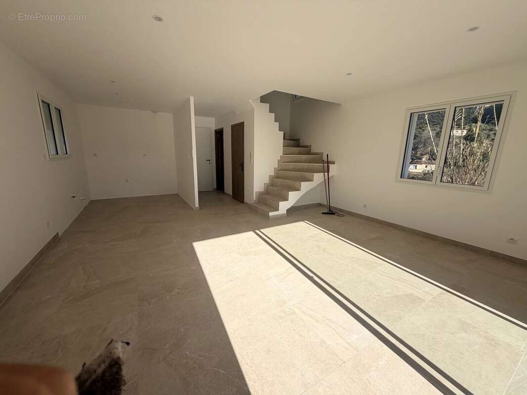 Maison à TOURRETTE-LEVENS