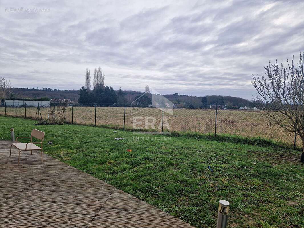 Maison à D'HUISON-LONGUEVILLE