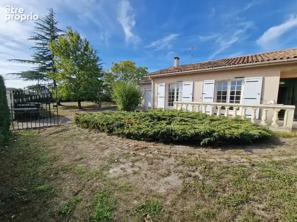Maison de plain-pied au calme sur la commune de Cars - photo 4
