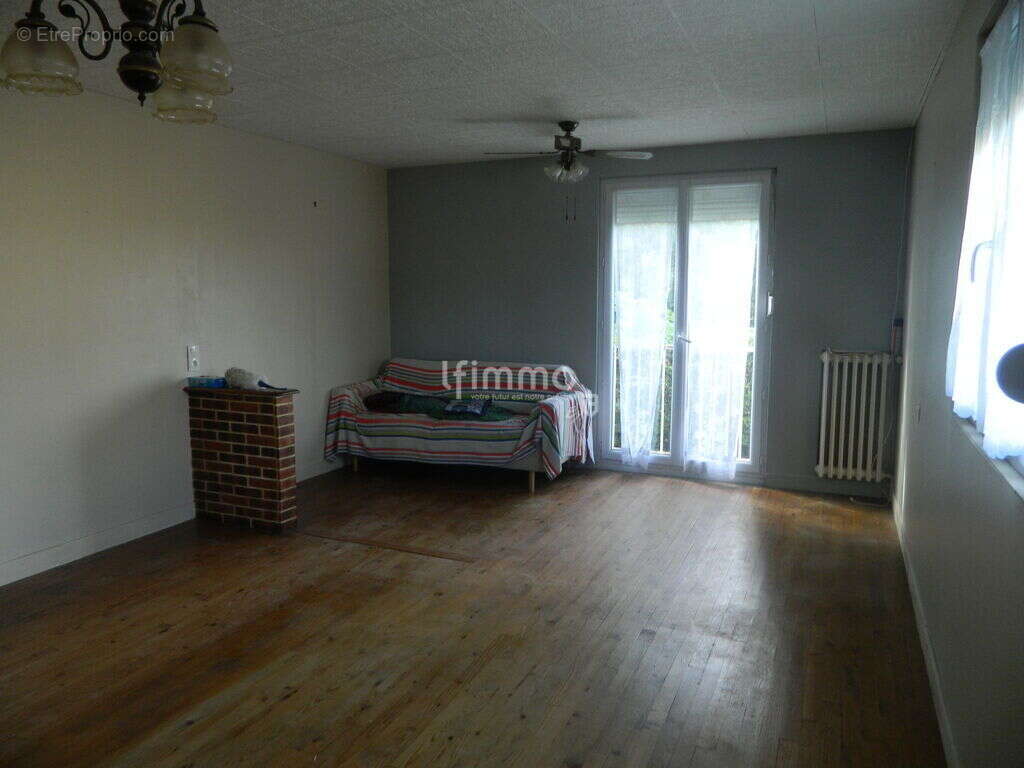 Maison à SAINT-GENGOULPH