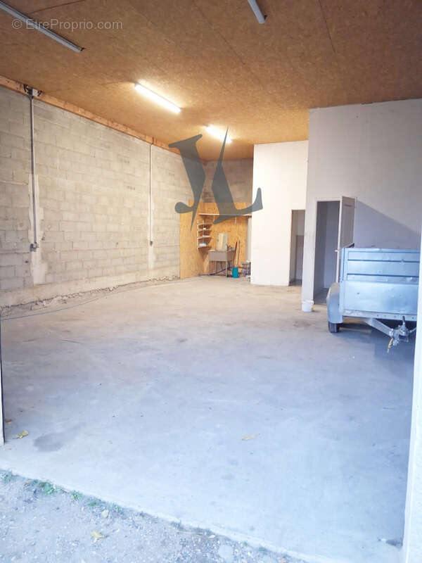 Commerce à PORTES-LES-VALENCE