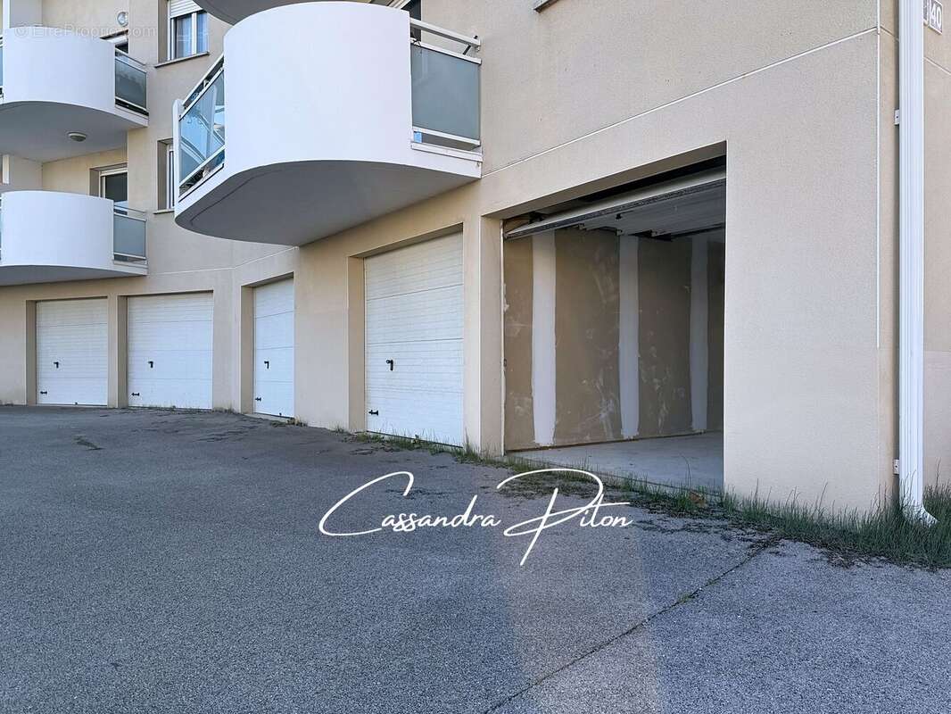 Parking à SAINTE-MARIE