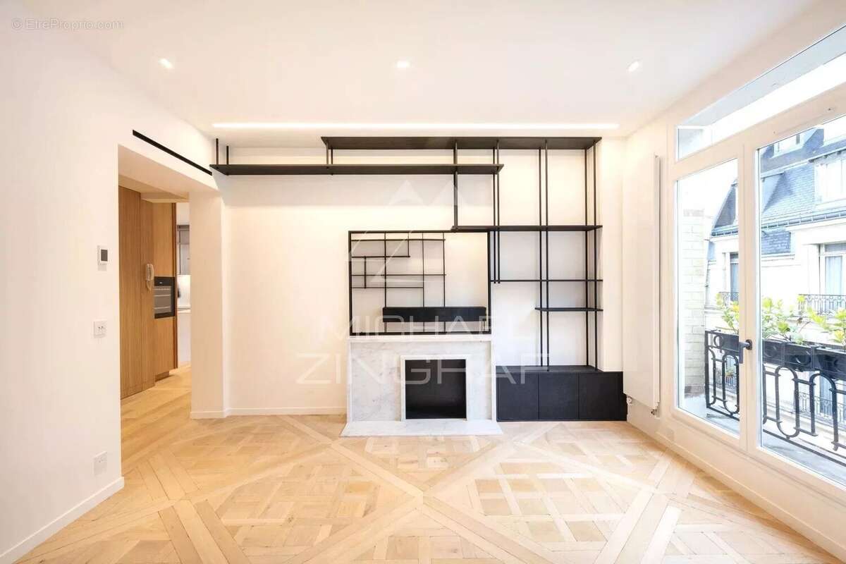 Appartement à PARIS-8E