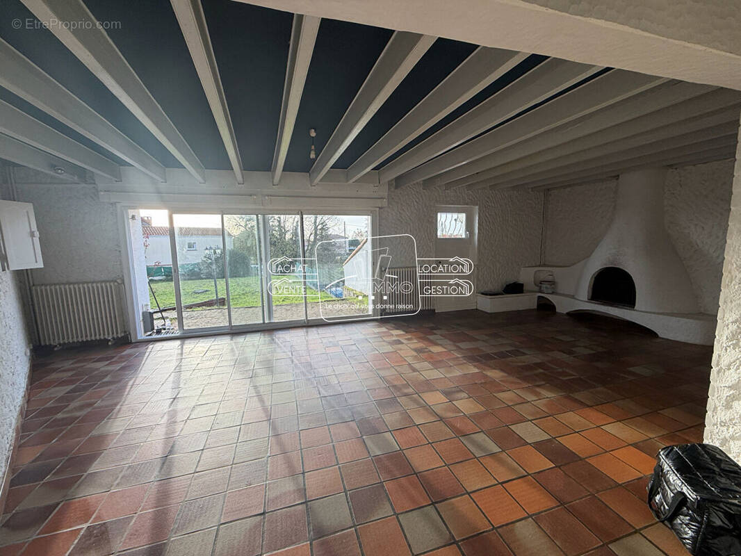 Maison à LA CHAPELLE-BASSE-MER