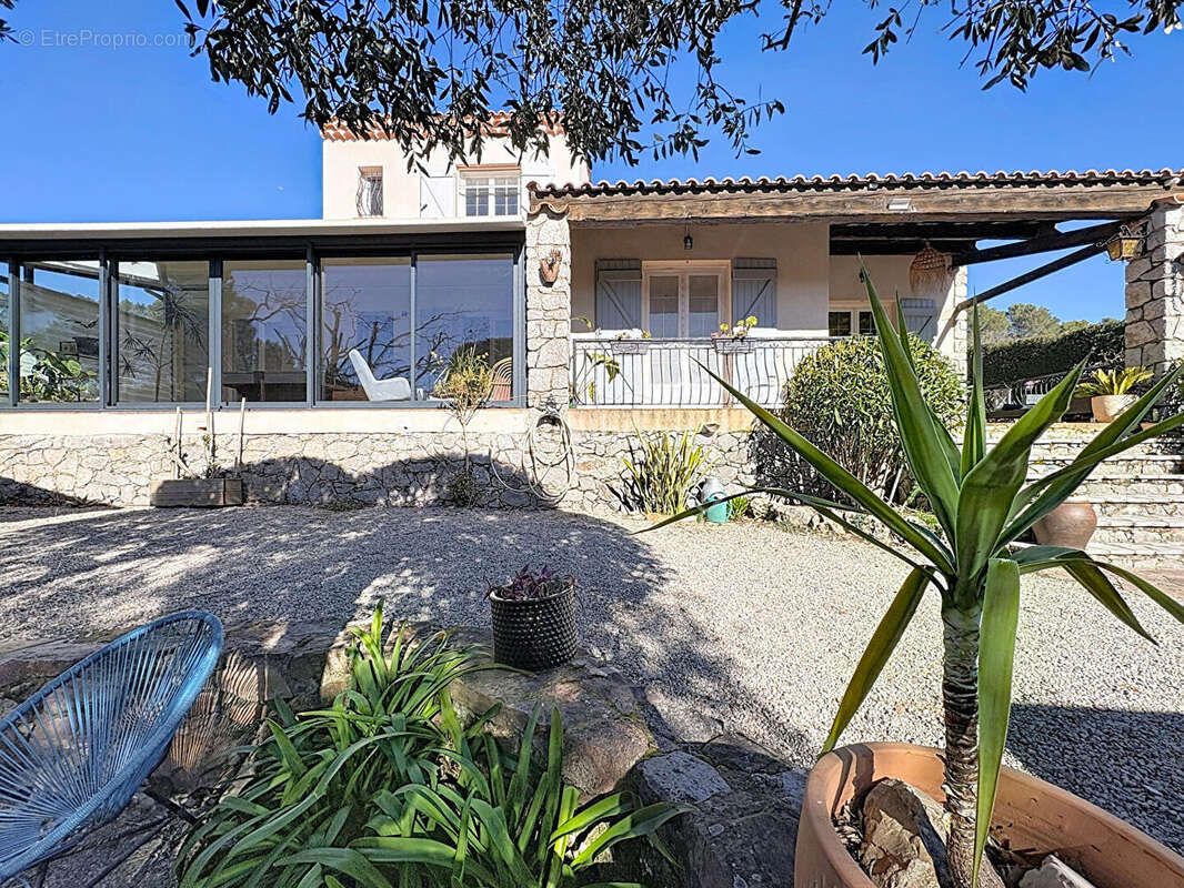 Maison à BAGNOLS-EN-FORET