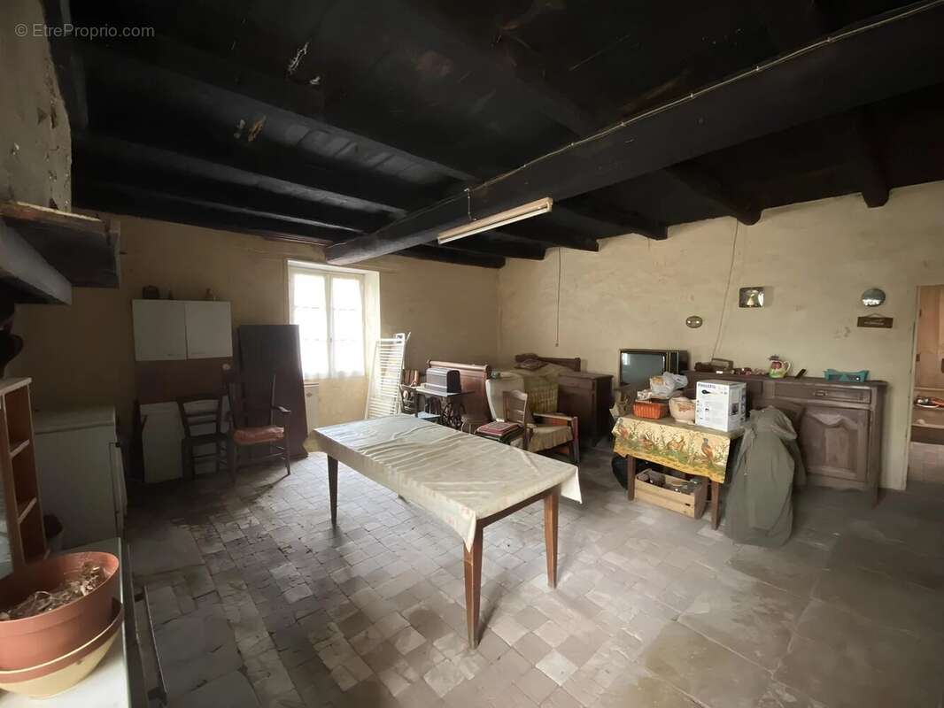 Maison à rénover avec grange et terrain à 20 minutes de Civray - photo 9