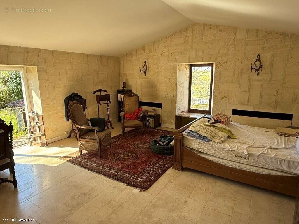 À Deux Pas De Nanteuil-En-Vallée, Superbe Longère En Pierre De 1836 Pleine De Charme - photo 20