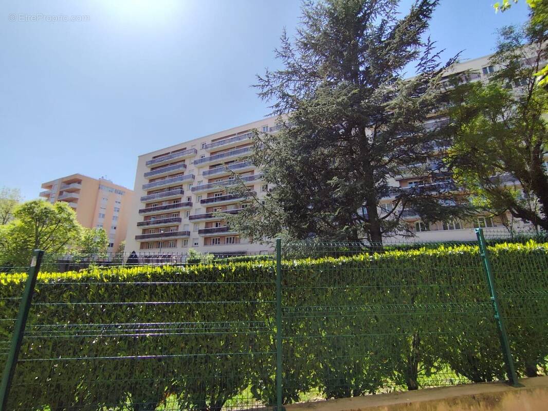 Appartement à SAINT-ETIENNE