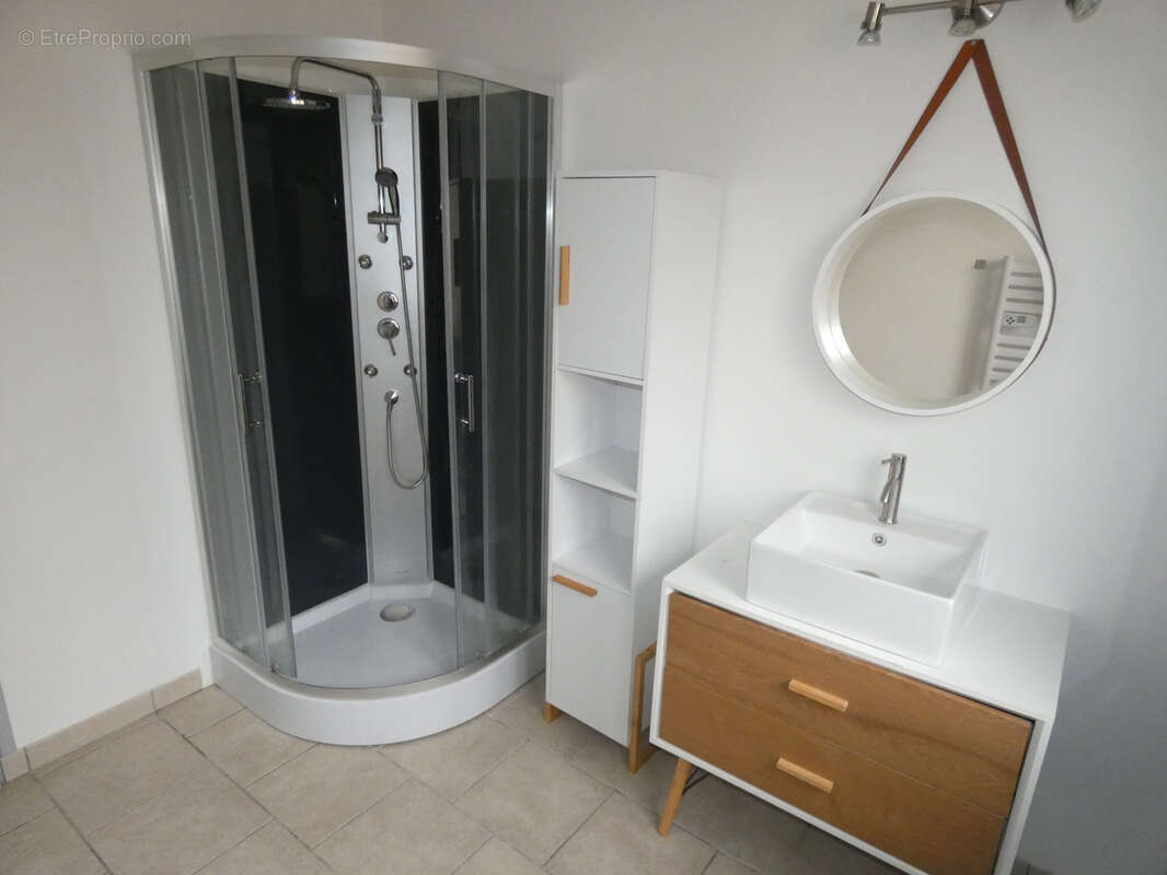 Maison à LAROCHE-SAINT-CYDROINE