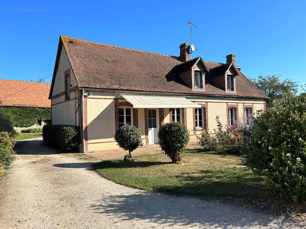 Maison à TREMBLAY-LES-VILLAGES