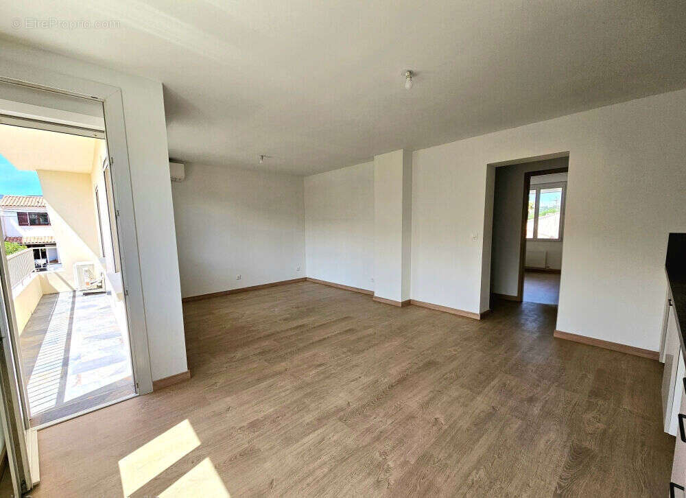 Appartement à LA CRAU