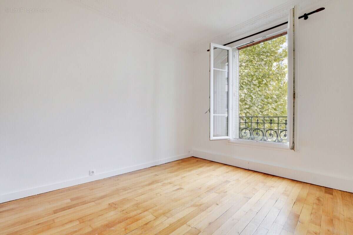 Appartement à COURBEVOIE
