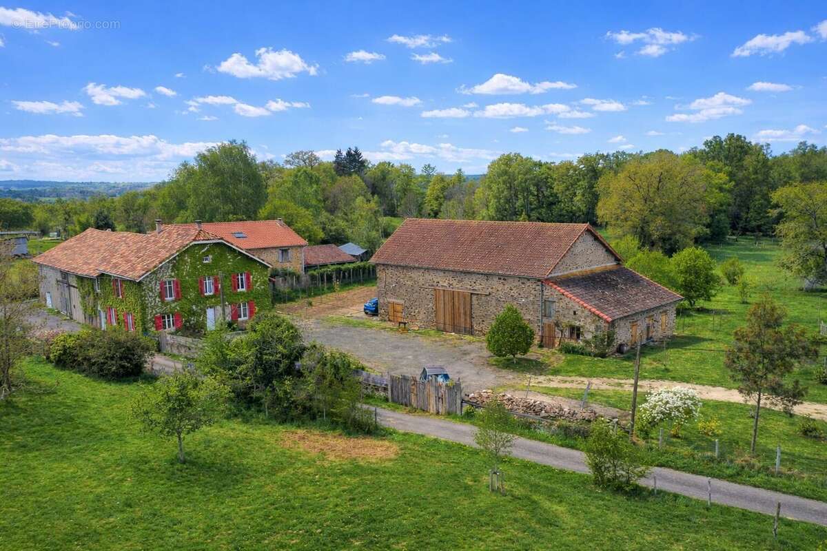 Ensemble bâtiment - Maison à LA COQUILLE