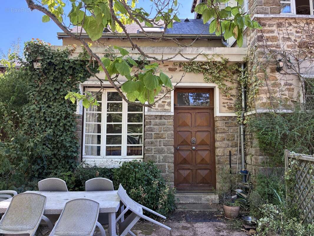 Grande maison de village, maison d'amis, piscine et terrain ! - photo 10