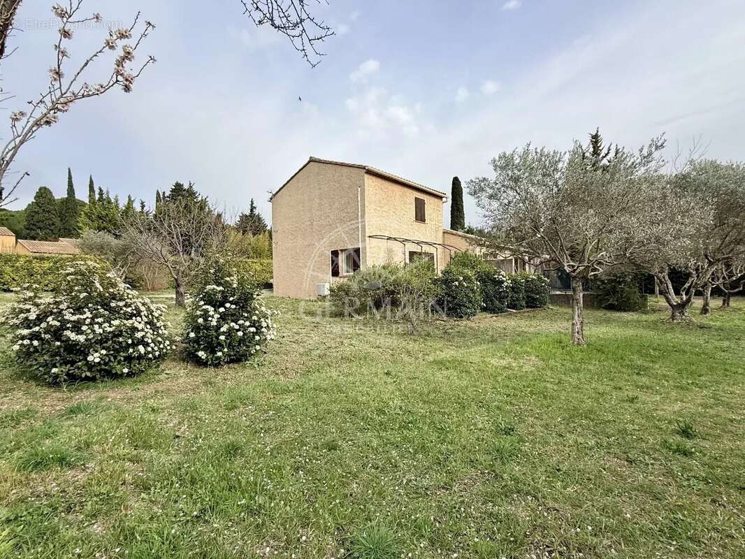 Maison à L'ISLE-SUR-LA-SORGUE