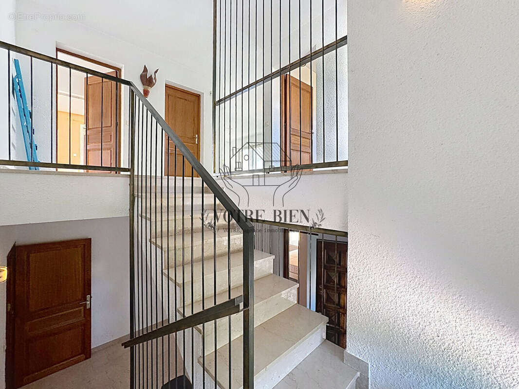 Villa Manosque 6 pièce(s) 185.30 m2 - photo 4